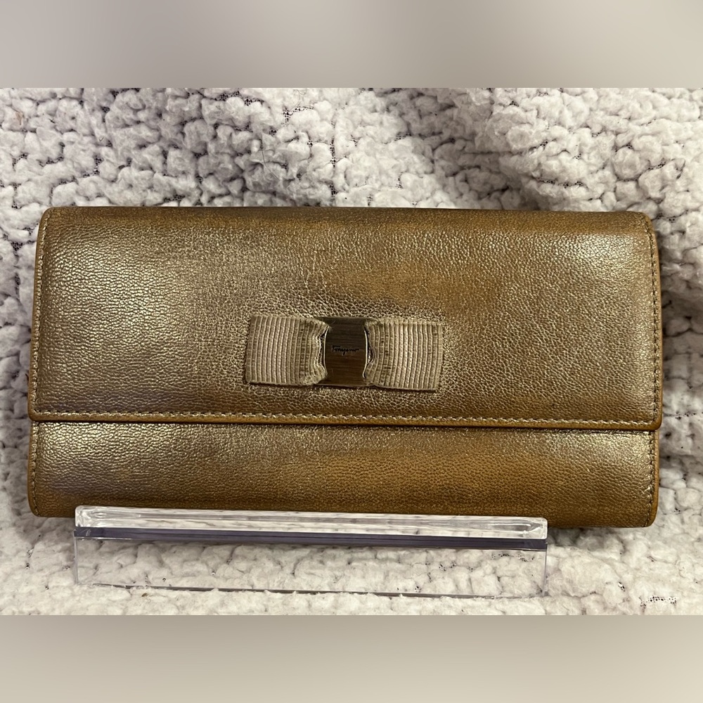 Salvatore Ferragamo Vara Bow Continental Wallet Rose Gold
